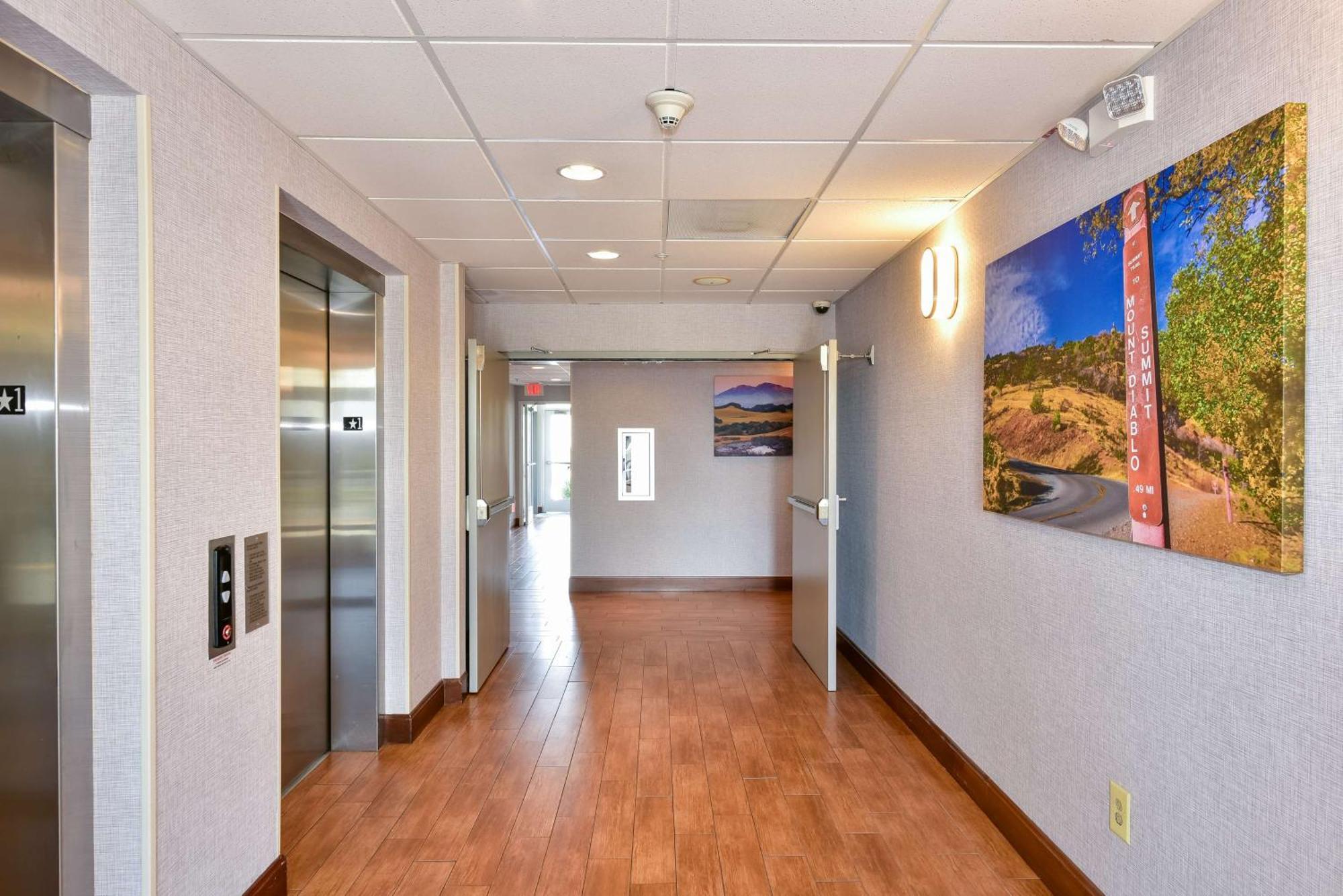 Hampton Inn & Suites Питтсбург Экстерьер фото
